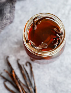 making homemade vanilla extract in a mason jar with whole vanilla beans