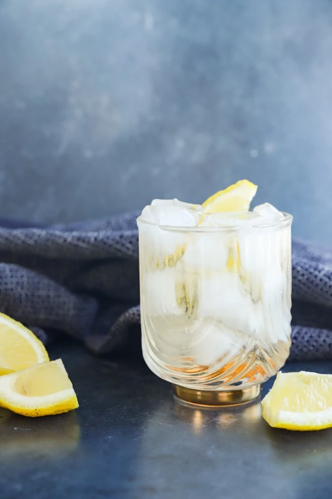 gin buck cocktail with lemon wedge