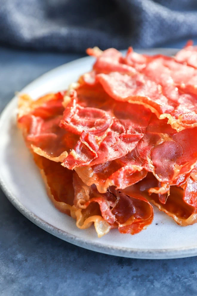 Crispy prosciutto on a plate with napkin