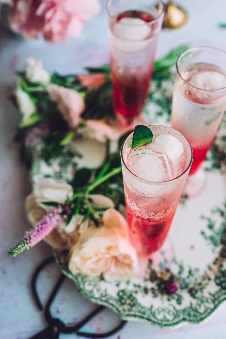 rose gin and tonic gin drinks