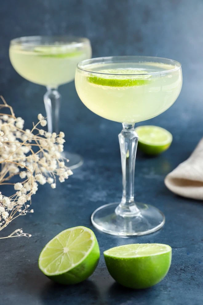 elderflower cocktail with fresh limes and flowers