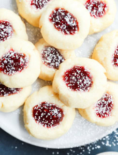 shortbread filled with jam and topped with powdered sugar