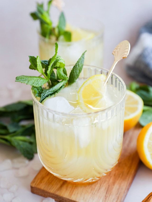 bourbon smash cocktail