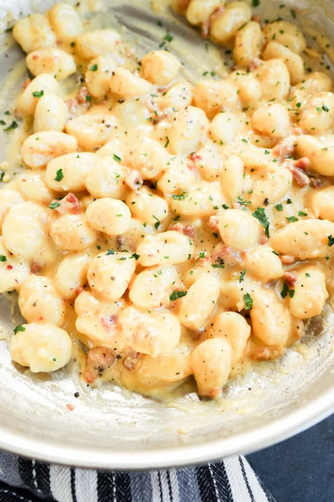 Easy italian pasta recipe with cheese sauce and pancetta