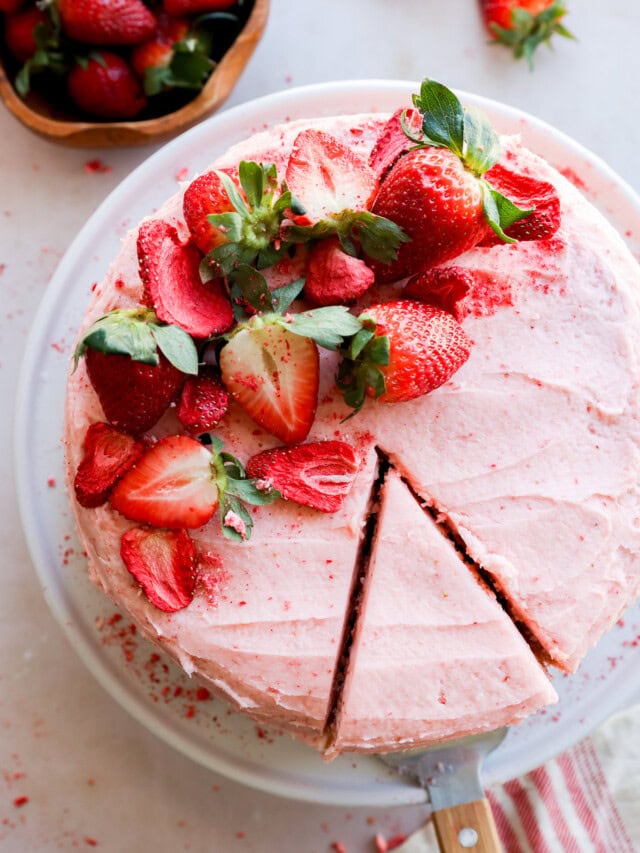 strawberry cake with strawberry filling