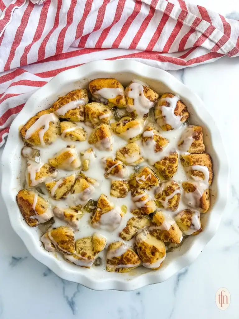 cinnamon rolls with apple pie filling