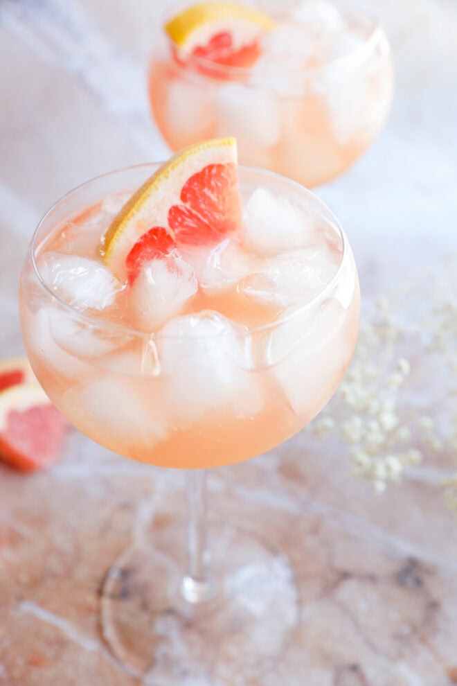 Rosé Elderflower Spritz Cocktail in glasses of ice with fresh fruit and baby's breath flowers